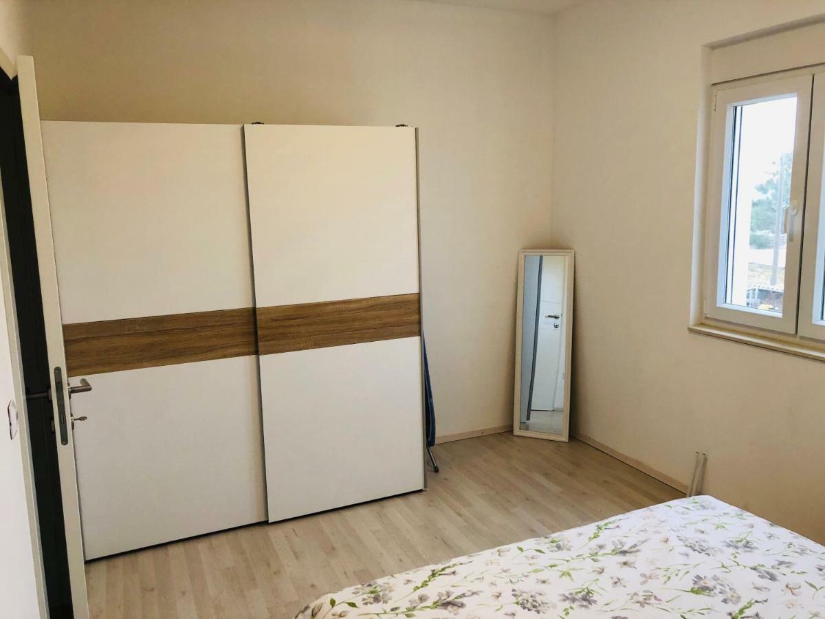 Apartman Petar Ražanac Eksteriør bilde